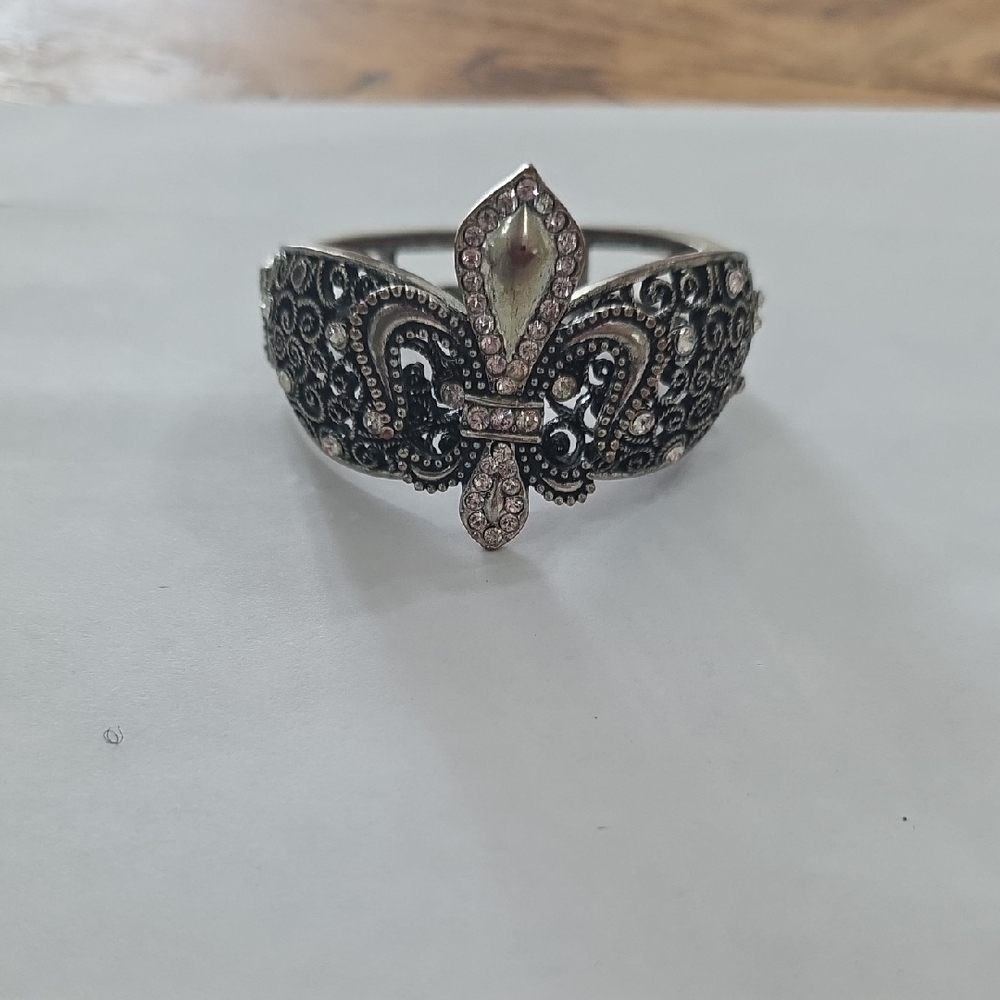 Fleur-de-Lis Silver-Tone Rhinestone Women’s Cuff Bracelet